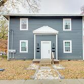 Cozy Missouri Escape w/ Balcony, Near Colleges!