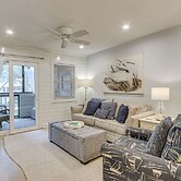 Walk to Beach: Hilton Head Condo w/ Screened Porch