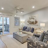 Walk to Beach: Hilton Head Condo w/ Screened Porch
