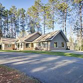 Peaceful Hibbing Getaway: Heated Floors, Fire Pit!