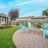 Charming 2 BDR Seaside Cottage 5 Min to Beach!