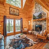 Gorgeous & Secluded 3 BDR Cabin in Mineral Bluff!