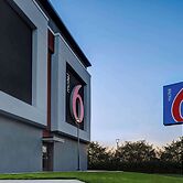 Motel 6 Dallas, TX - Methodist Charlton Medical Ctr.