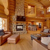 Fraser Chalet w/ Hot Tub & Mountain Views