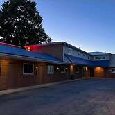 Pete's Lakefront Motel