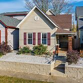 Chic Indianapolis Home w/ Patio < 2 Mi to Downtown