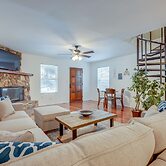 Mountainside Bliss: Red River Getaway w/ Fireplace