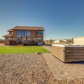 Scenic Flagstaff Home w/ Hot Tub & Mountain Views