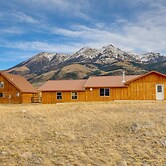 Yellowstone Lodge w/ Game Room & Panoramic Views