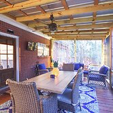 Welcoming Brandon Home w/ Pool & Screened-in Deck