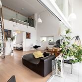 2ndhomes Gorgeous & Unique Top Floor Apt