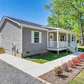 Family-friendly Home w/ Deck Near Colonial Beach!