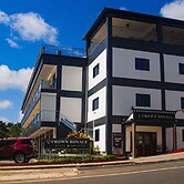 Crown Royale Hotel & Lounge