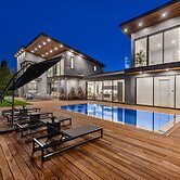 Skyline Luxury Haven