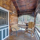 Rustic Log Cabin w/ Studio ~ 5 Mi to Pikes Peak!