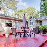 12 Mi to UGA Campus: Spacious Group Getaway!