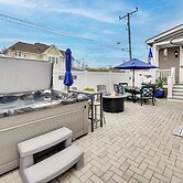 Spacious Norfolk Home w/ Private Hot Tub!