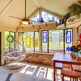 Whimsical Athens Home - 3 Mi to Sanford Stadium