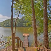 Pet-friendly Toccoa Home w/ Deck + Lake Access!
