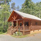 Couples Getaway Cabin by Hiking + Waterfalls!