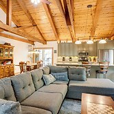 4 Mi to Beach: Lake Tahoe Mountain Retreat!