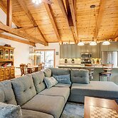 4 Mi to Beach: Lake Tahoe Mountain Retreat!