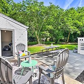 Charming Hampton Home w/ Yard: 2 Mi to Beach!