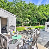 Charming Hampton Home w/ Yard: 2 Mi to Beach!