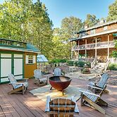 Family Getaway: Georgia Cabin w/ Outdoor Hot Tub