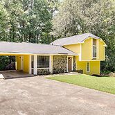 Fairburn Home w/ 2 Decks, Grill & Outdoor Dining!