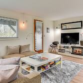 3 Mi to Downtown Portland: Lush Flat w/ Fire Pit