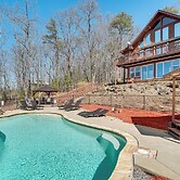Pool, Hot Tub & Mountain Views: Cleveland Cabin