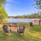 Chic Lake Sinclair Retreat With Dock & Hot Tub!
