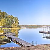 Peaceful Tignall Cabin on Strom Thurmond Lake!
