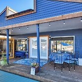 Portland Floating Home Getaway w/ Sauna!