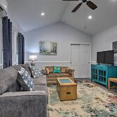 Downtown Ocean Springs Retreat: 1 Mi to Beach!