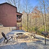 Family-friendly Cabin ~ 1 Mile to Hike & Swim!