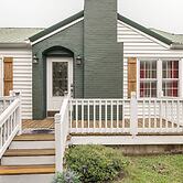 Home in Temple w/ Screened Porch + Gas Fireplace!