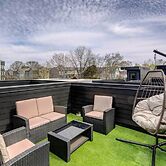 Modern Atlanta Townhome Rental ~ 2 Mi to Downtown!