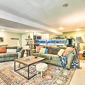 The Owls Nest w/ Hot Tub & Forest Views!