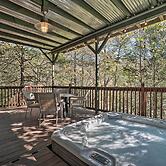 Riverfront Tallulah Falls Cabin w/ Hot Tub!