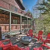 Riverfront Tallulah Falls Cabin w/ Hot Tub!
