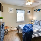 Hampton Home w/ Grill < 1 Mi to Beach!