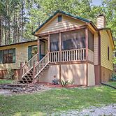 Cozy Pine Mountain Cabin w/ Screened Porch & Yard!
