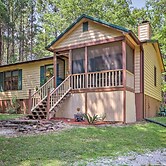 Cozy Pine Mountain Cabin w/ Screened Porch & Yard!