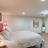 Old Hickory Hideout: Charming Apt w/ Deck!