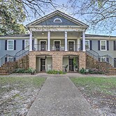 Walk to Broad St: Central Thomasville Condo