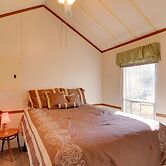 Cozy Tennessee Escape w/ Porch, Grill & Fire Pit!