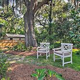 Elegant Savannah Hideaway w/ Private Garden