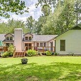 < 1 Mi to Lake Lanier: Gainesville Getaway!